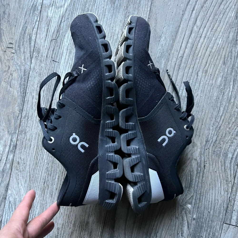 On Cloud Running Women’s Black Athletic Running Shoes - Picture 3 of 8